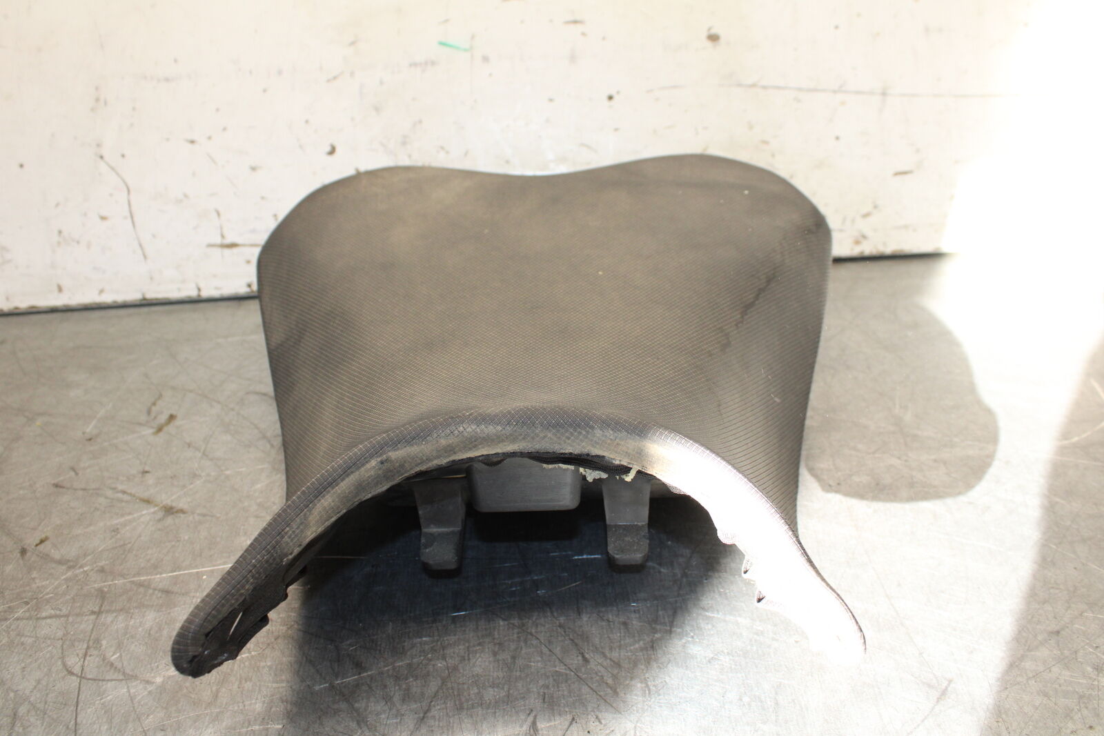 19-22 KAWASAKI Z400 FRONT DRIVERS SEAT PAD SADDLE PILLION BB708