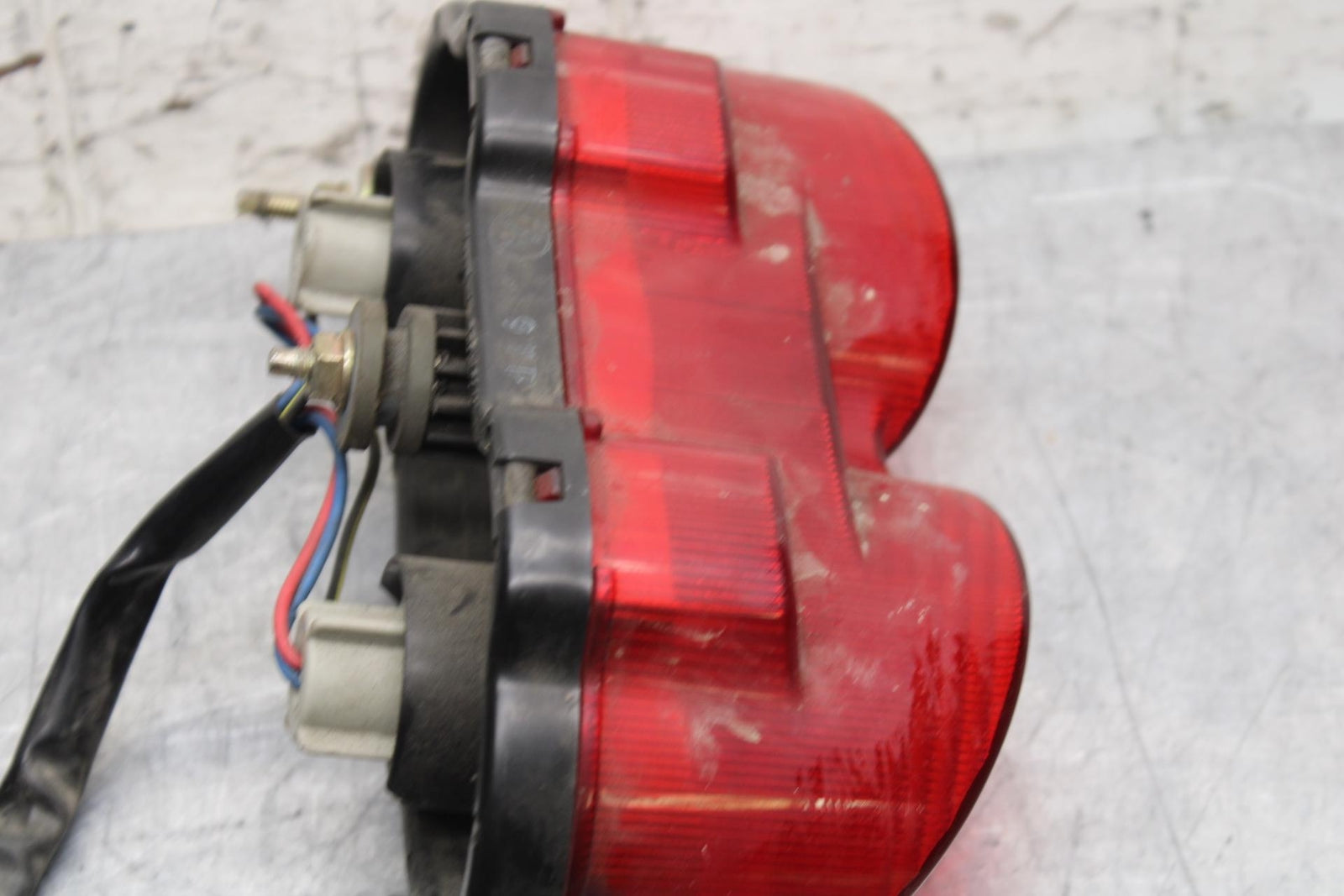 2000 Kawasaki Ninja ZX9R REAR TAIL TAILLIGHT BACK BRAKE LIGHT 23025-1301  BB70