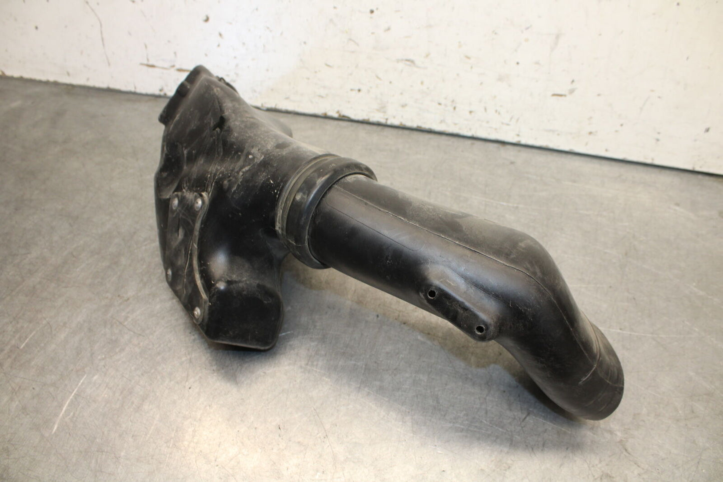 05-06 HONDA CBR600RR LEFT RAM AIR INTAKE DUCT TUBE  BB689