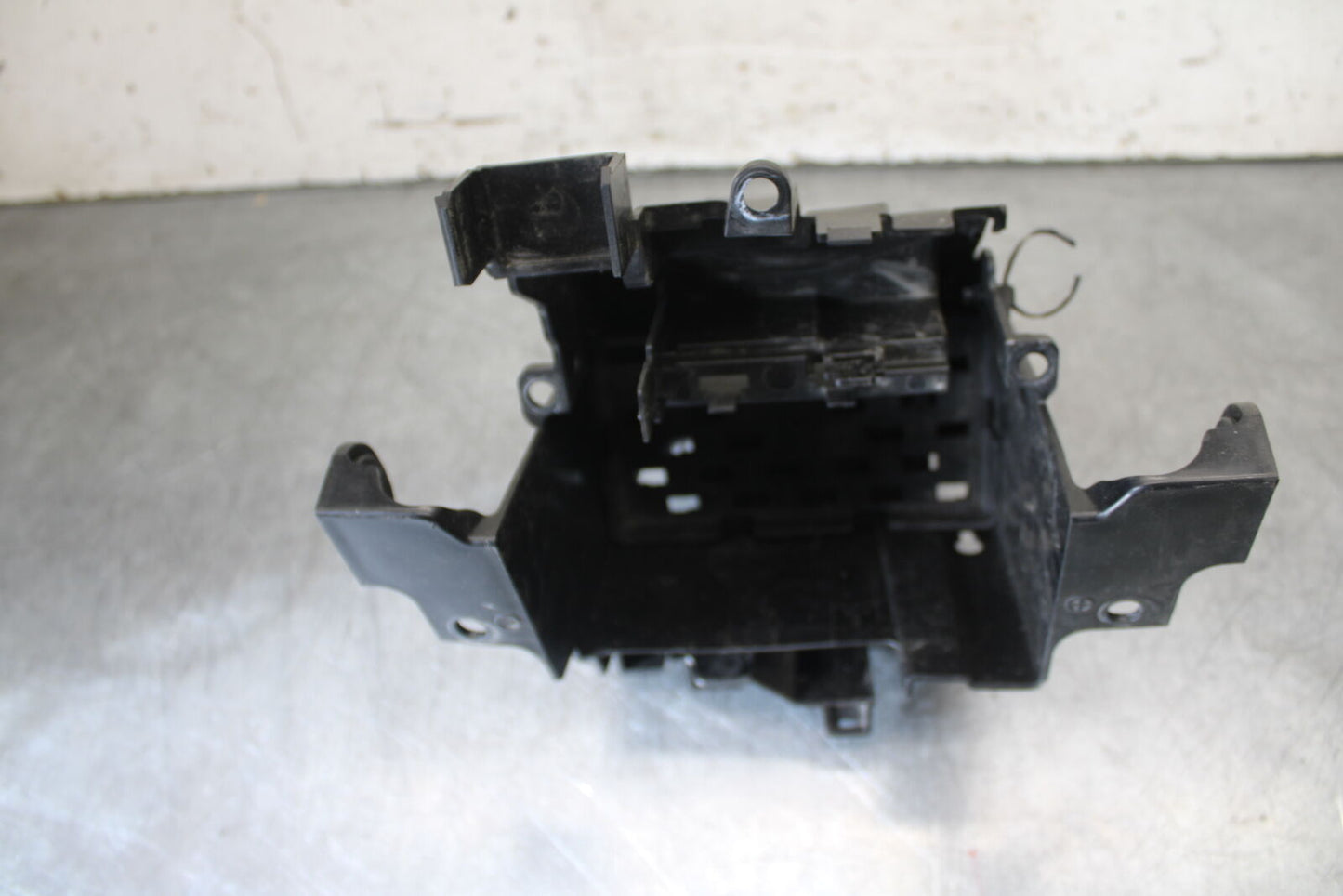 17-24 SUZUKI SV650 REAR BACK TAIL UNDERTAIL BATTERY TRAY PLASTIC BB706