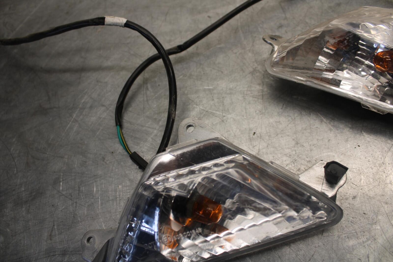 2014 Kawasaki Ninja 300 EX300B ABS FRONT LEFT RIGHT TURN SIGNALS LIGHT BB518