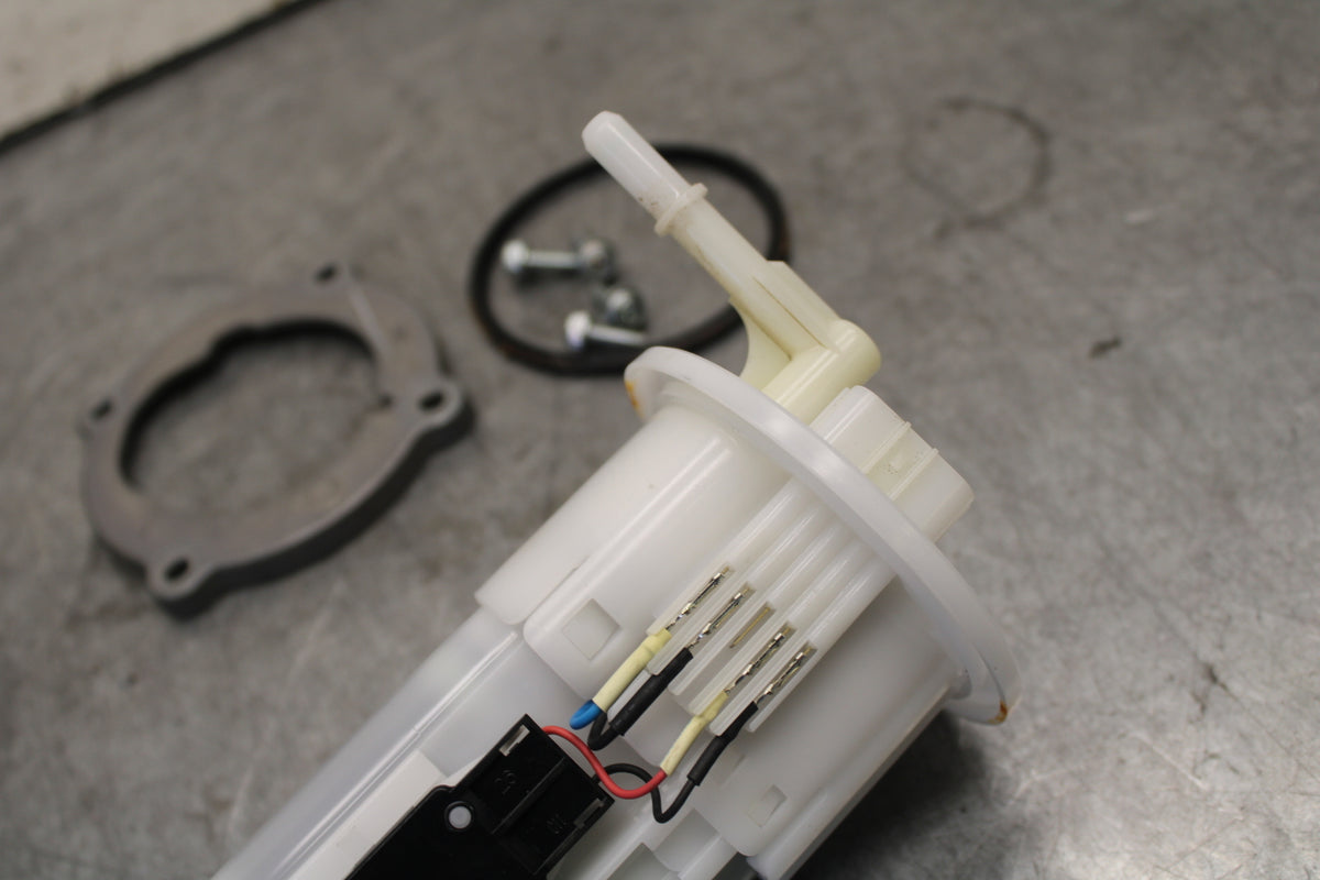 22-24 YAMAHA XSR900 FUEL PUMP GAS PETROL SENDER UNIT  BB683