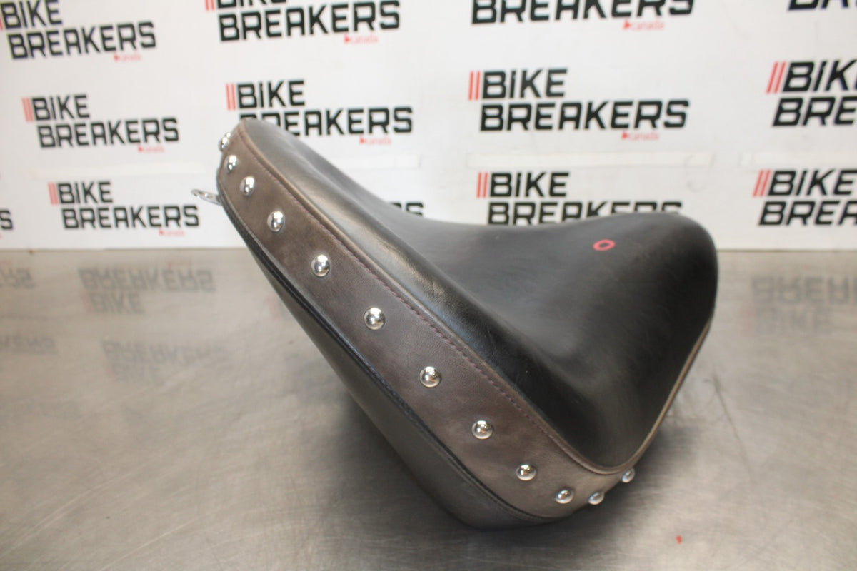 08 YAMAHA V STAR 1100 XVS1100AW CLASSIC FRONT DRIVERS SEAT BB916