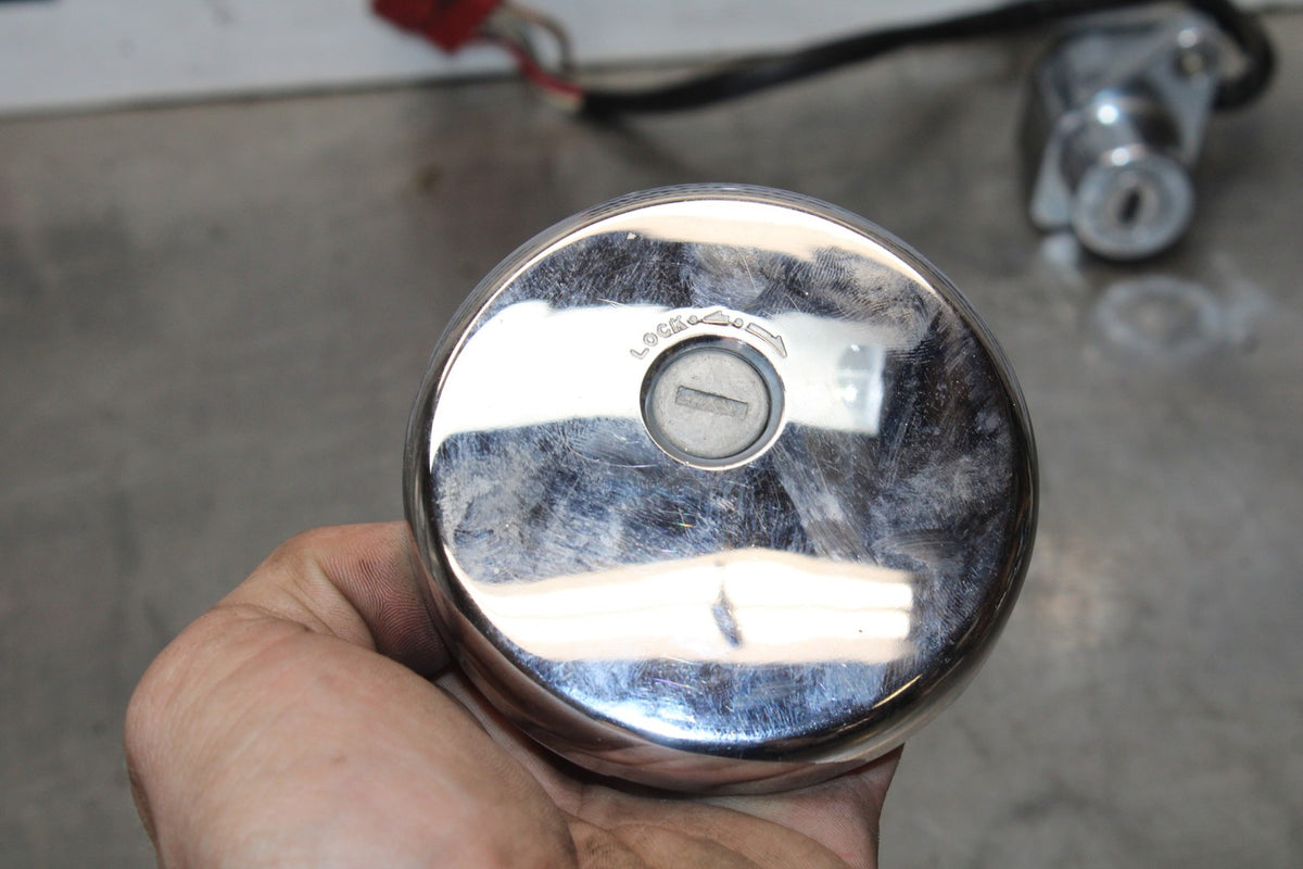 02 KAWASAKI VULCAN 800 VN800B CLASSIC IGNITION GAS CAP SIDE LOCK NO KEY BB862