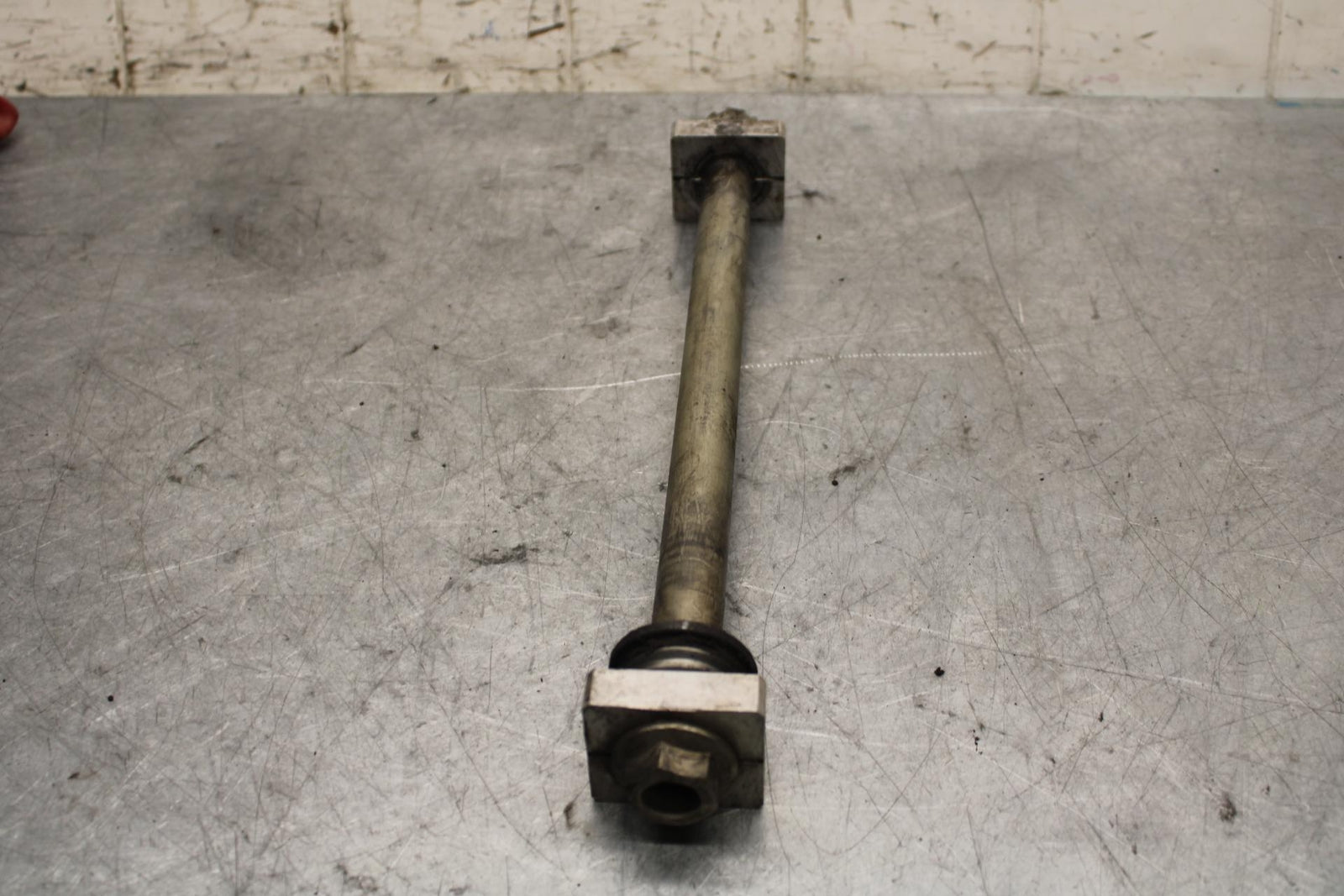 17 KAWASAKI Z900 ZR900 REAR AXLE BACK WHEEL RIM PIVOT BOLT AXEL BB549