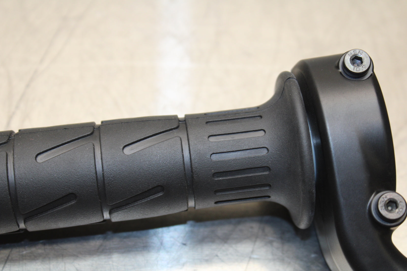 23-24 KAWASAKI NINJA ZX14R NEW!! THROTTLE CABLE LINE HOUSING GUIDE BB141