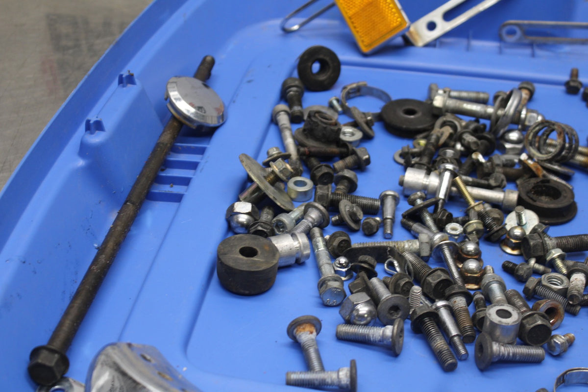 97 KAWASAKI VULCAN 1500 VN1500D CLASSIC MOUNTING BOLTS HARDWARE BB936