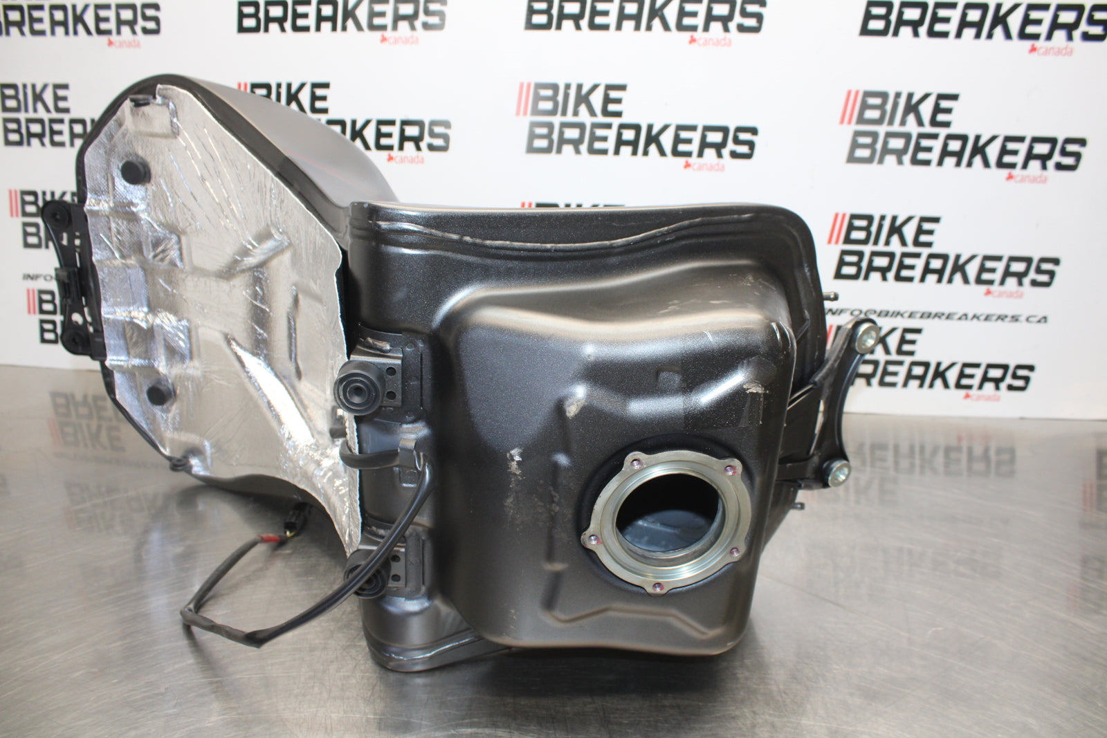 23-24 KAWASAKI NINJA ZX14R GAS TANK FUEL CELL PETROL RESERVOIR BB169