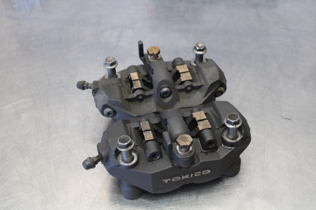 06-07 SUZUKI GSXR 600 RIGHT LEFT FRONT BRAKE CALIPER SET PAIR CALIPERS BB863