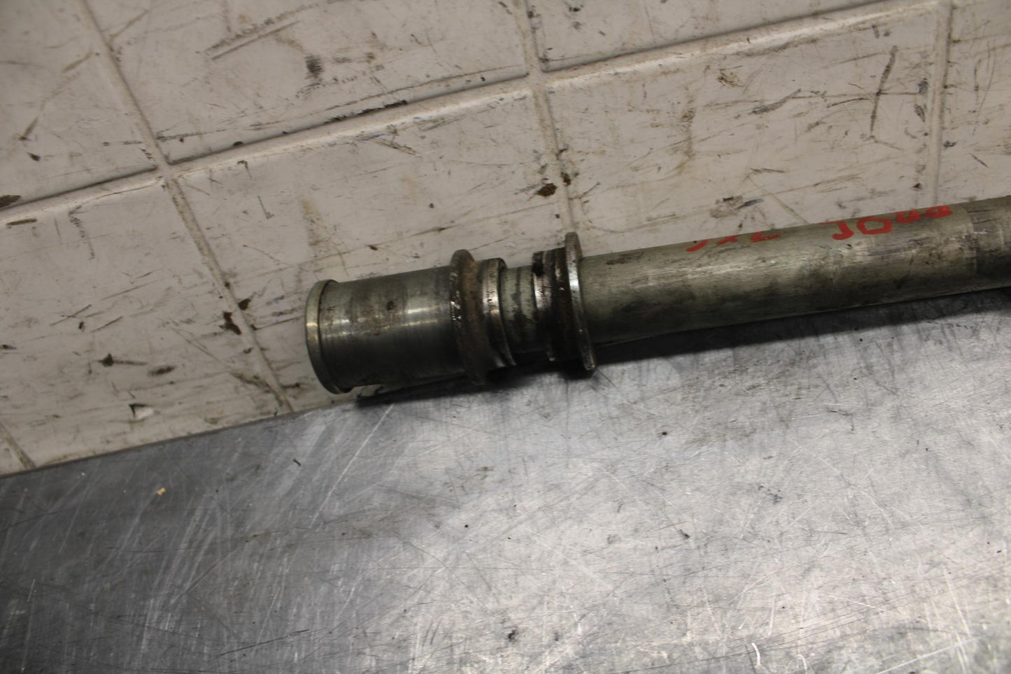 2004 Kawasaki Ninja ZX6RR ZX600M FRONT WHEEL RIM AXLE PIVOT BOLT BB43