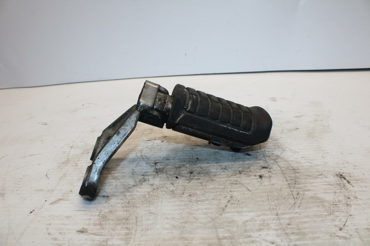 84-85 HONDA V30 MAGNA RIGHT FRONT FOOT REST PEG STEP BB251