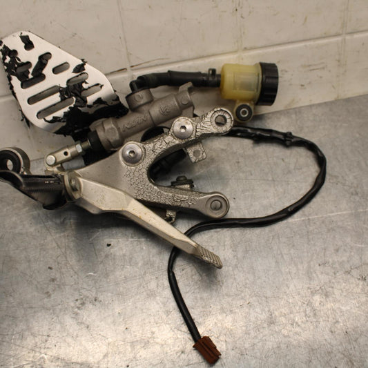 07 YAMAHA YZF R6 2c0 RIGHT REARSET REAR SET DRIVER FOOT PEG REST STOP BB75