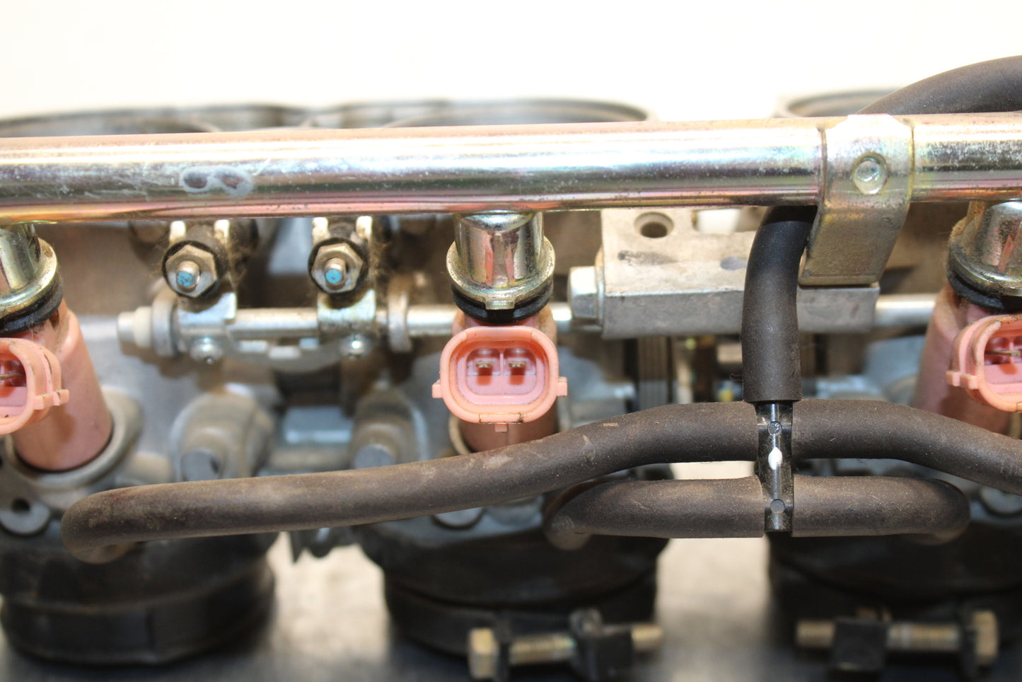 03-04 HONDA CBR600RR MAIN FUEL INJECTORS / THROTTLE BODIES BB134
