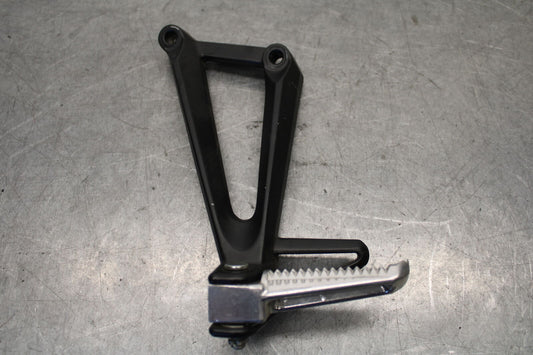 15-17 YAMAHA YZF R3 RIGHT REAR BACK PASSENGER PEG BB651