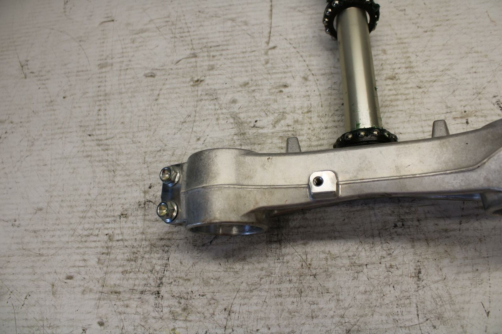 06-07 SUZUKI GSXR750 FRONT FORKS CLAMP LOWER TRIPLE TREE STEM 51410-01H10 BB300
