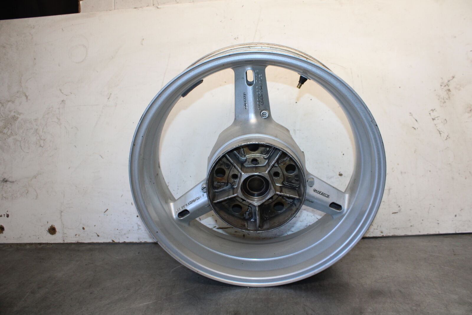 03-05 SUZUKI SV1000 REAR WHEEL BACK RIM BB405