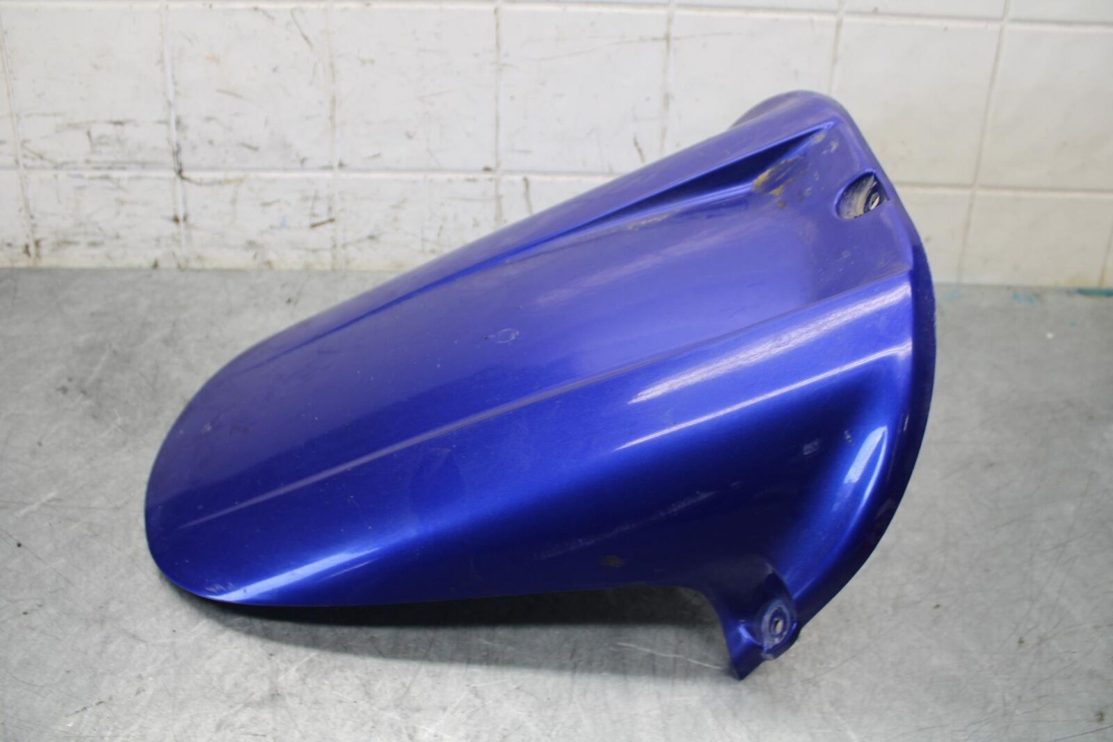 1998 Yamaha YZF R1 REAR BACK WHEEL TIRE HUGGER FENDER 99999-03155-00 BB53