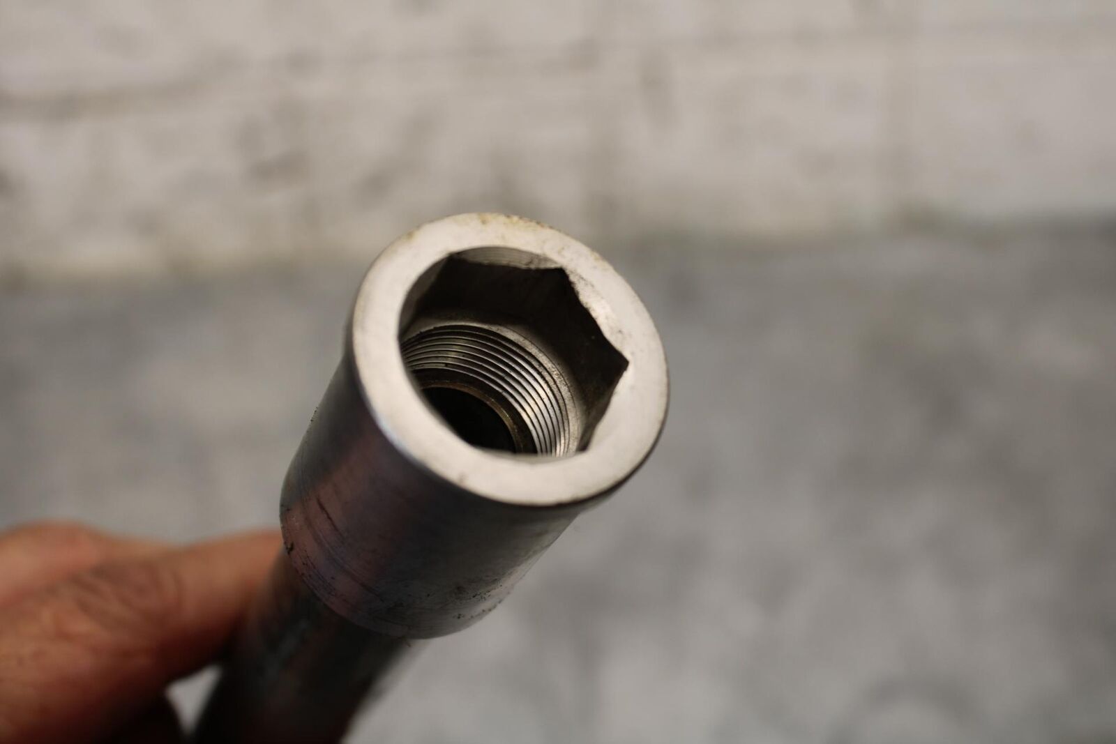 2011 Kawasaki Ninja ZX10R ZX1000K ABS FRONT WHEEL RIM AXLE   BB555