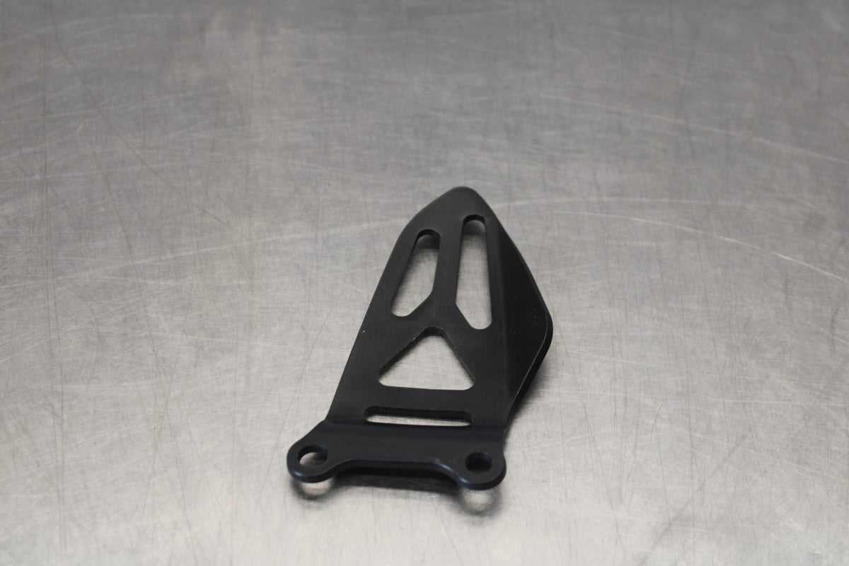11-26 SUZUKI GSXR750 RIGHT REARSET REAR SET HEEL GUARD COVER  BB882