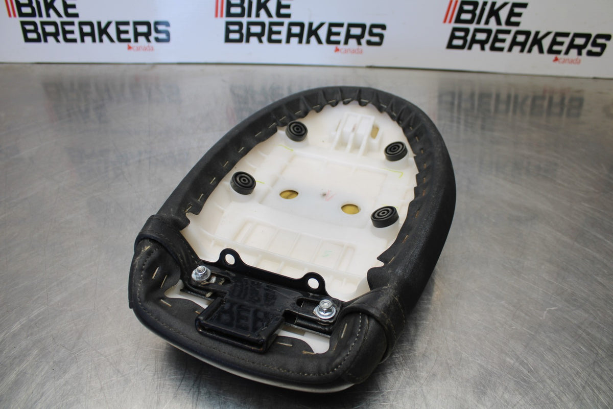 09 YAMAHA V STAR 950 REAR BACK PASSENGER SEAT BB172