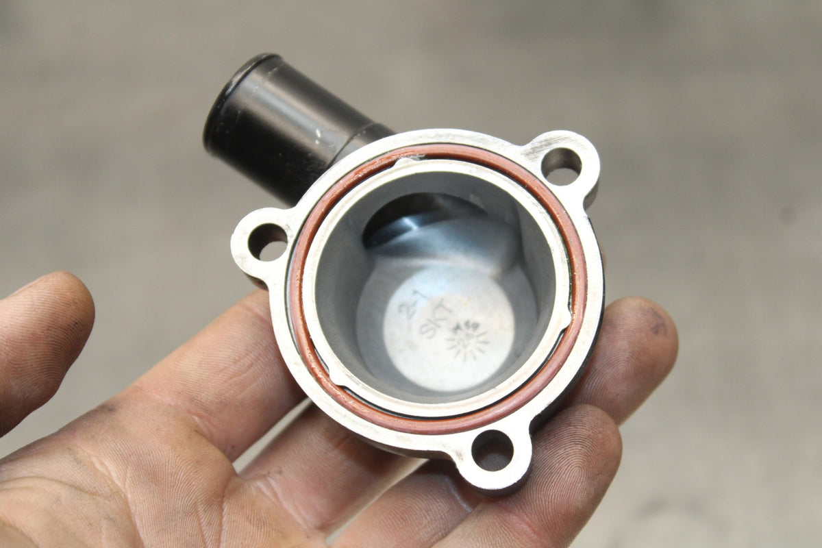 24 KAWASAKI NINJA 500 ABS THERMOSTAT COVER BB818