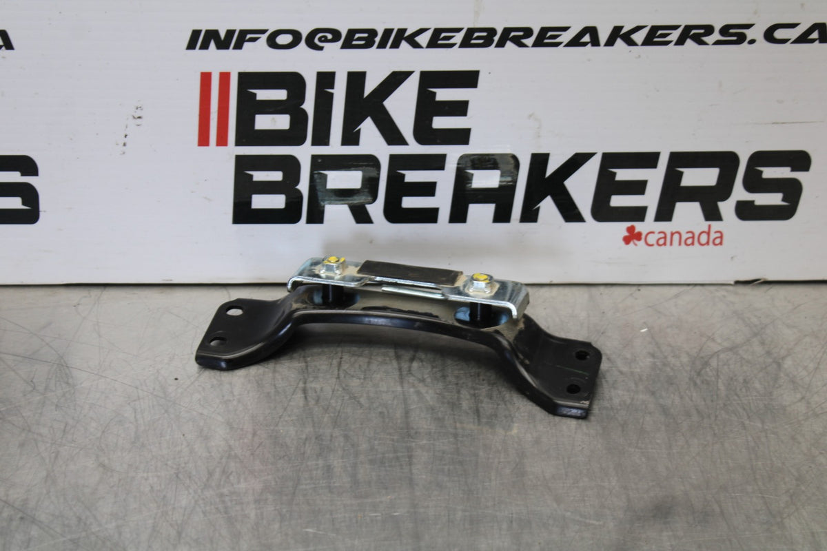24-25 KAWASAKI NINJA ZX4R GAS TANK FUEL PETROL RESERVOIR BRACKET MOUNT  BB174