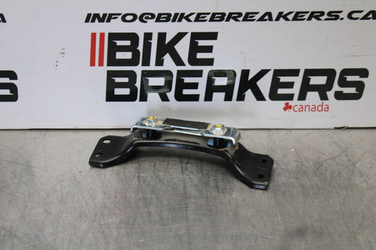 24-25 KAWASAKI NINJA ZX4R GAS TANK FUEL PETROL RESERVOIR BRACKET MOUNT  BB174