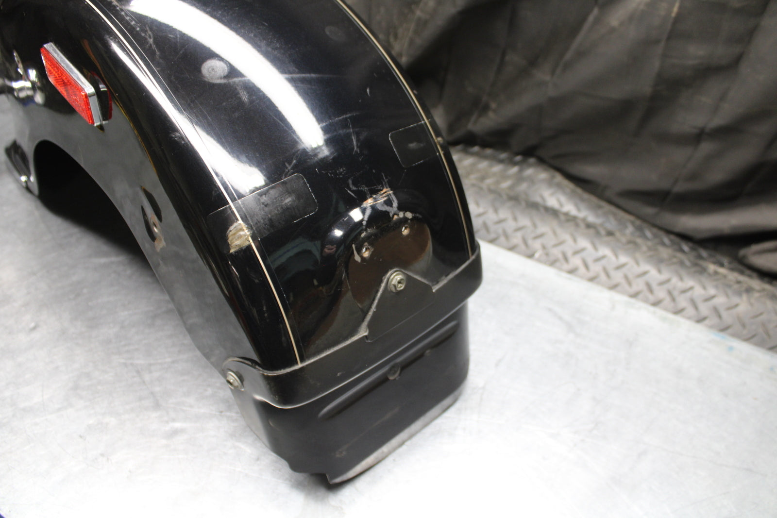 00 SUZUKI INTRUDER 1500 VL1500 REAR BACK WHEEL FENDER MUD GUARD BB761