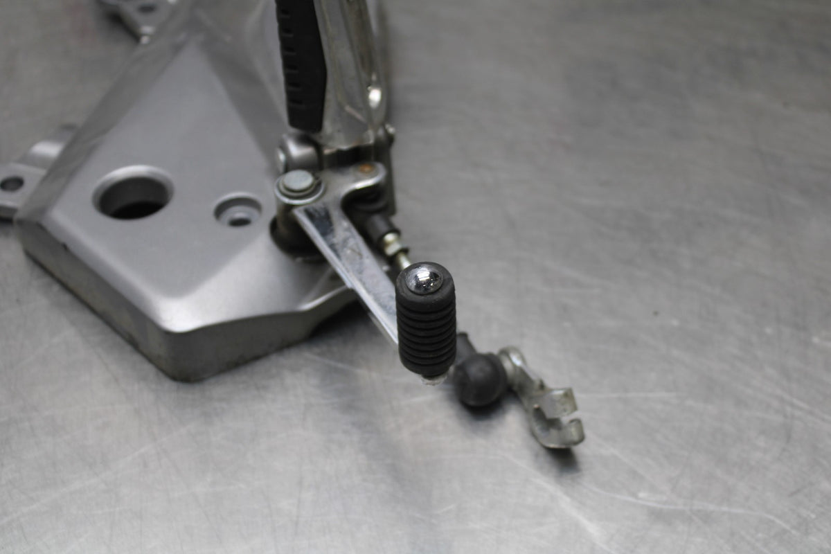 15 SUZUKI GW250F LEFT REARSET REAR SET FOOT PEG W SHIFTER BB789