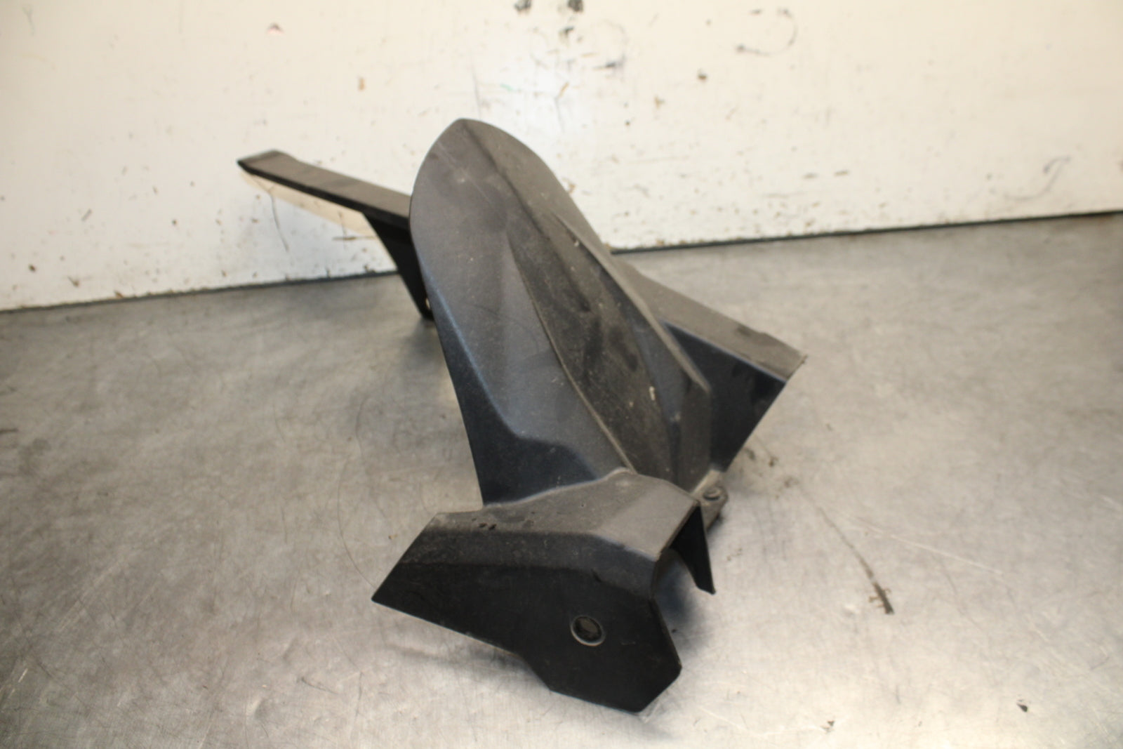 19-22 KAWASAKI Z400 REAR BACK DRIVE CHAIN GUARD COVER SHIELD BB738