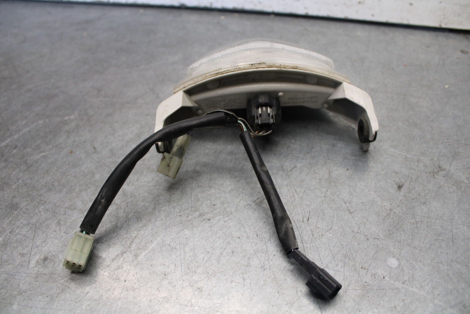 05-06 SUZUKI GSXR1000 REAR TAIL TAILLIGHT BACK BRAKE LIGHT 35710-41G30 BB663