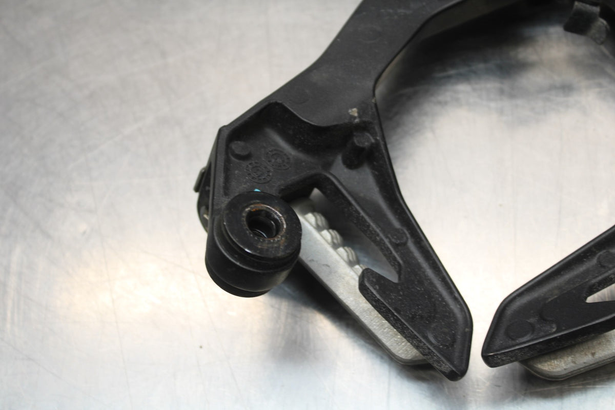 24 KAWASAKI NINJA 500 ABS REAR BACK PASSENGER PEG SET PAIR BB818