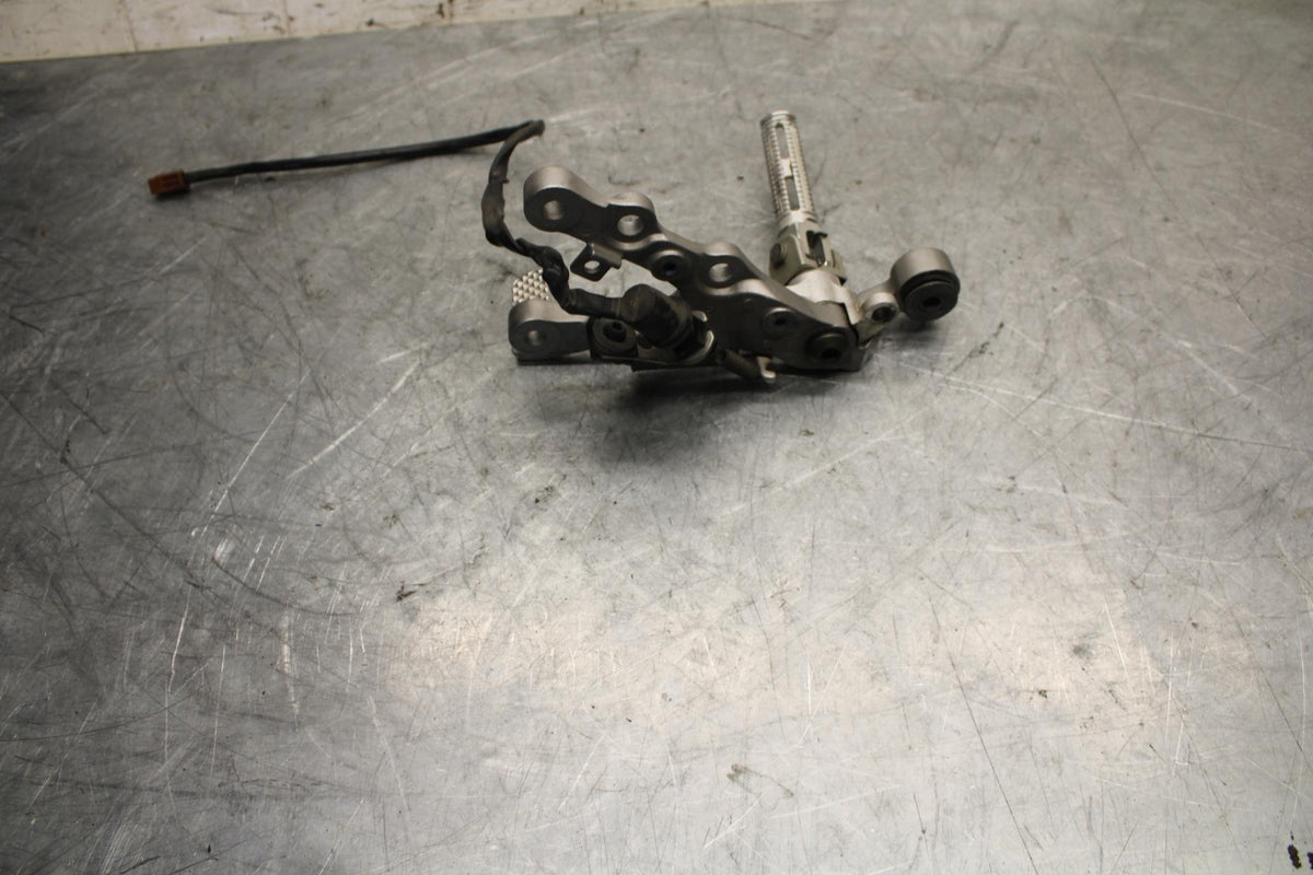 2007 Yamaha YZF R6 RIGHT REARSET REAR SET DRIVER FOOT PEG REST  BB525