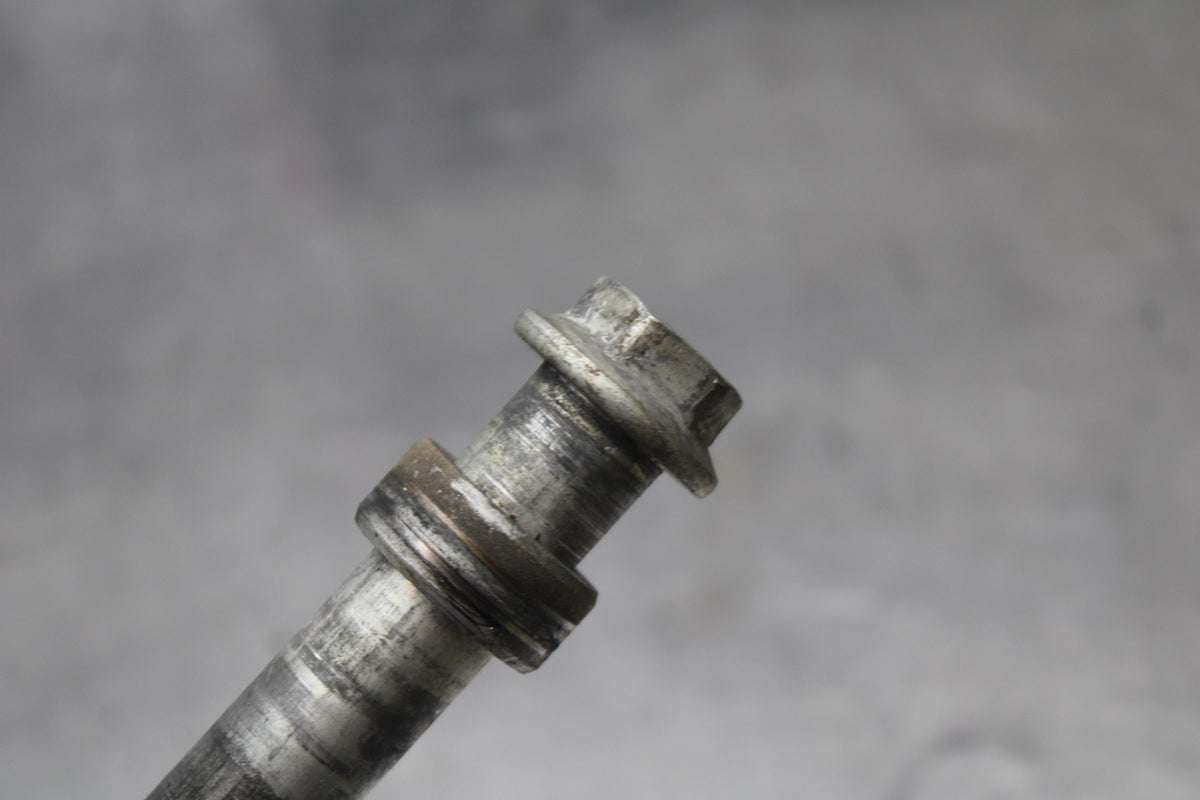 98-05 HONDA SUPER HAWK 1000 VTR1000F REAR AXLE BACK WHEEL RIM BOLT AXEL BB924
