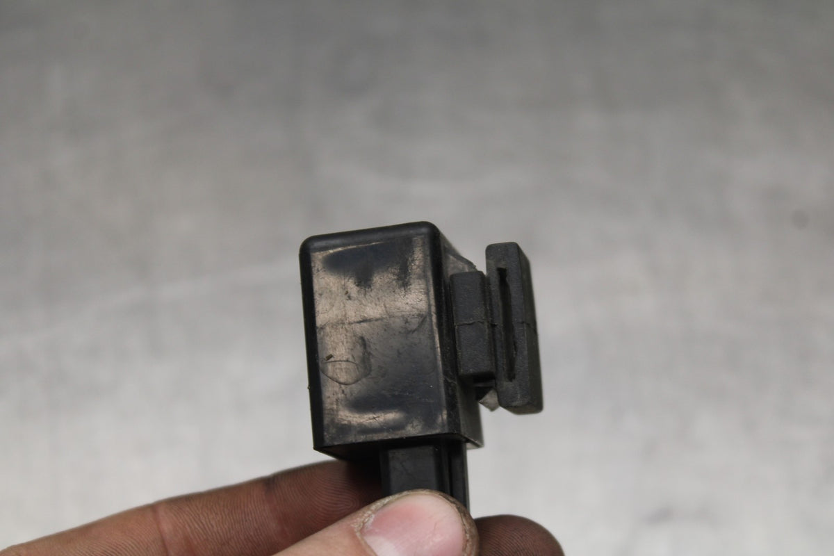 05 YAMAHA YZF R6 TURN SIGNAL BLINKER RELAY FLASHER SWITCH BB814