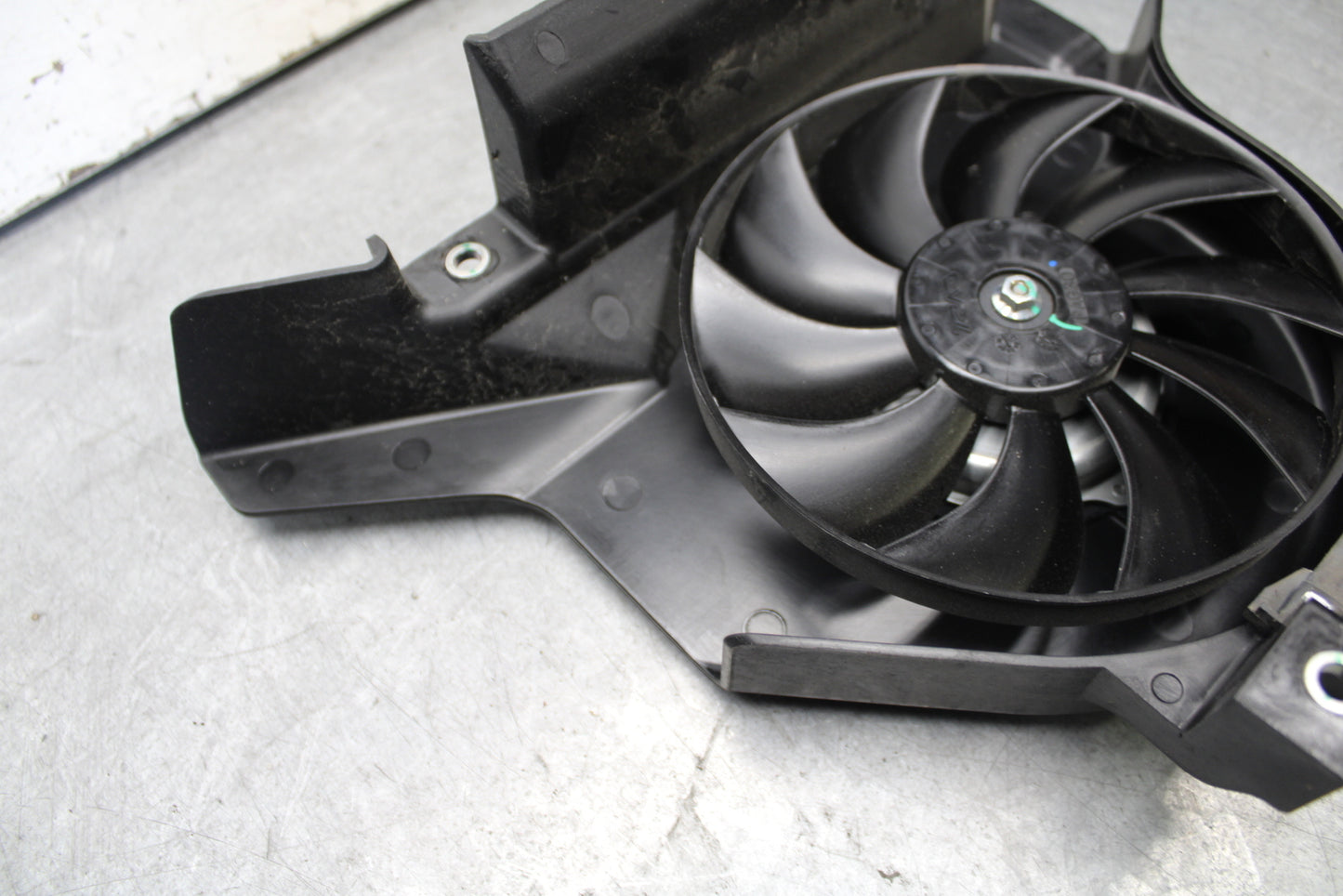 18-23 KAWASAKI NINJA 400 ENGINE RADIATOR COOLING FAN BB660