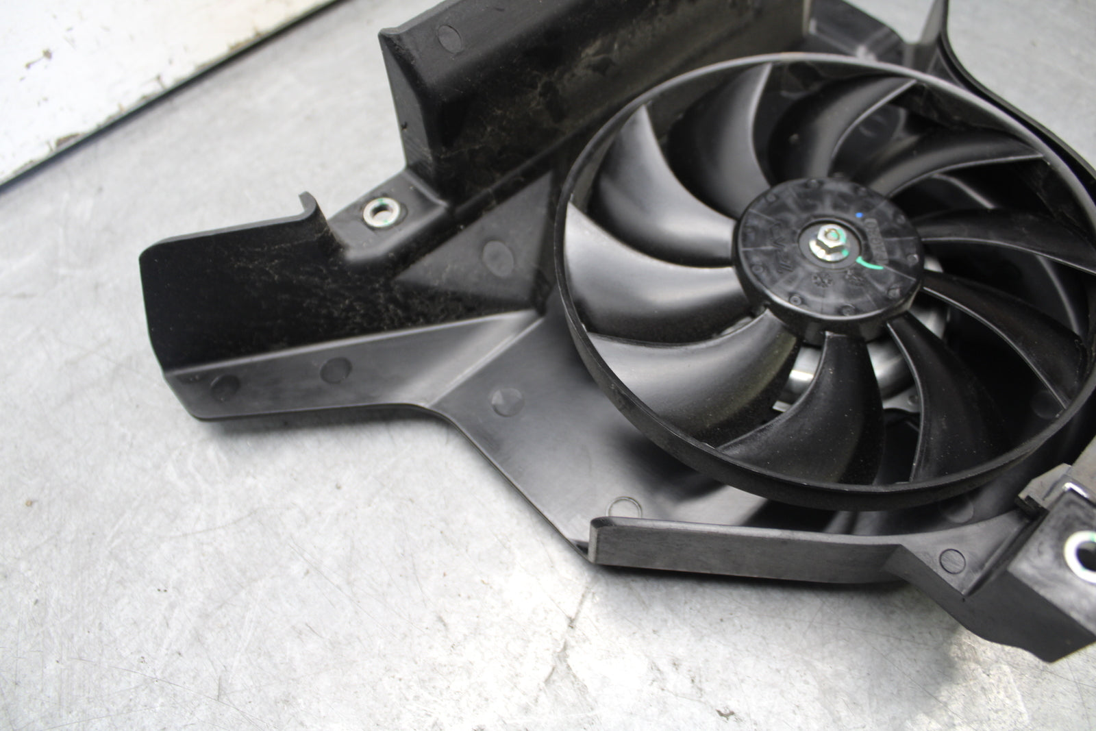 18-23 KAWASAKI NINJA 400 ENGINE RADIATOR COOLING FAN BB660