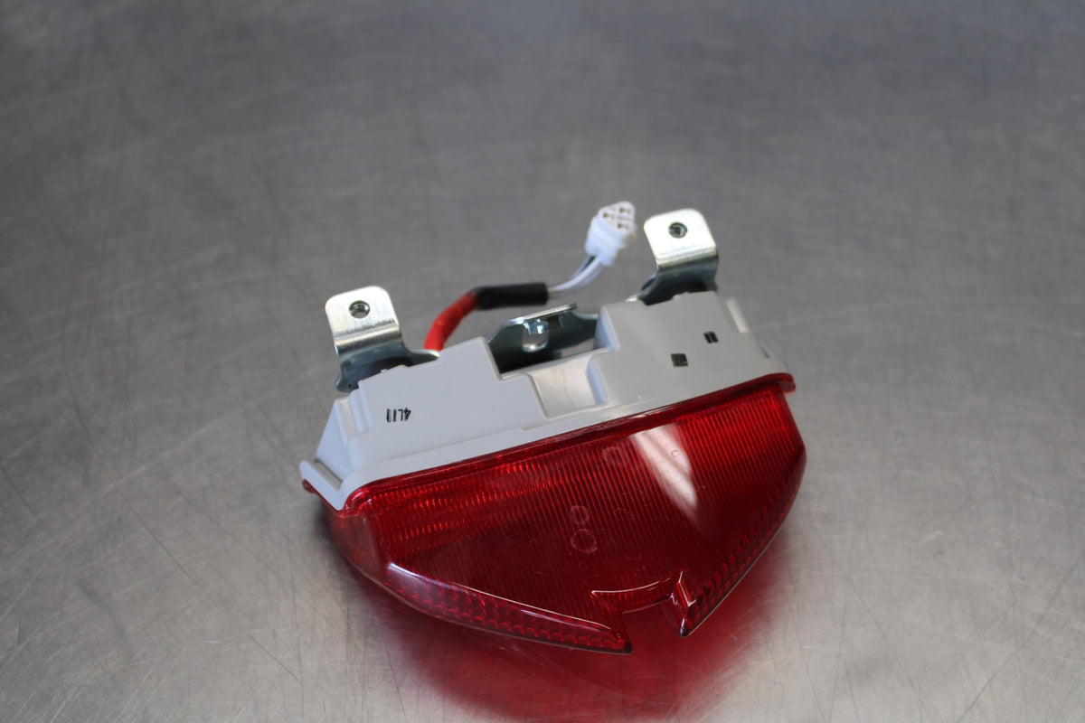 11-26 SUZUKI GSXR750 REAR TAIL TAILLIGHT BACK BRAKE LIGHT BB882