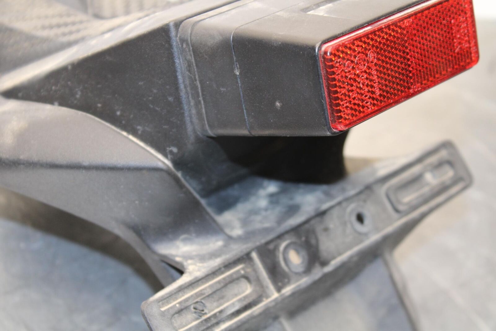 2015 Suzuki GSXR750 LICENSE PLATE LIGHT BB595