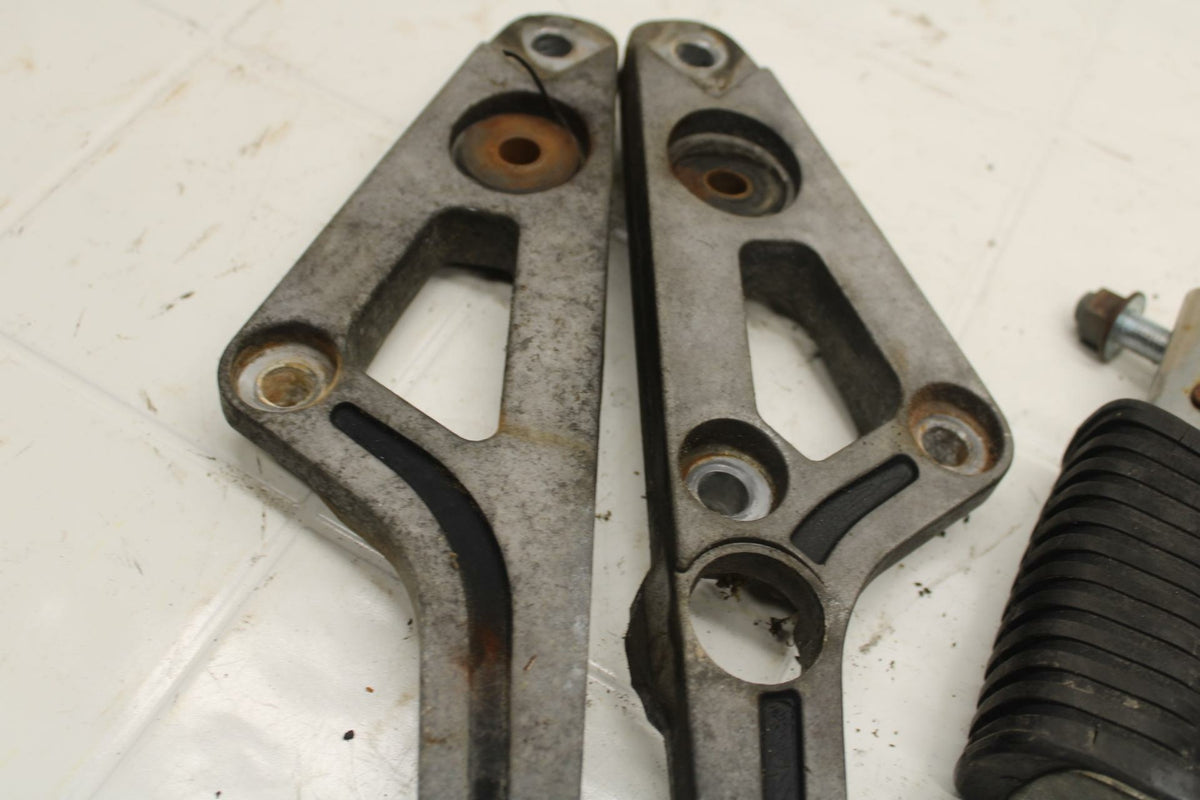 80-83 YAMAHA MAXIM 650 XJ650 FOOT PEG SUPPORTS BB403