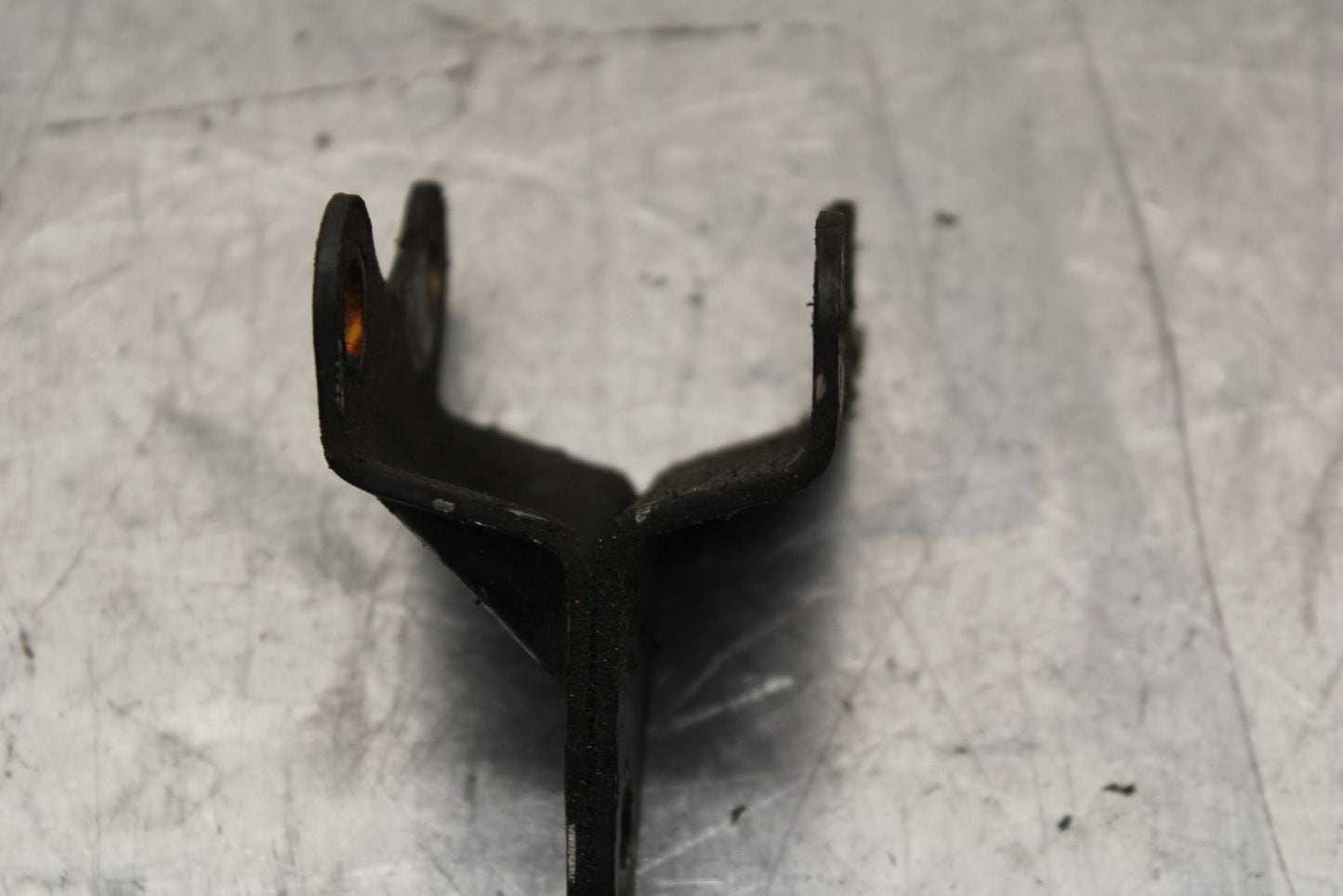 1979 Yamaha XS1100 ENGINE MOUNT MOTOR BRACKET BB572