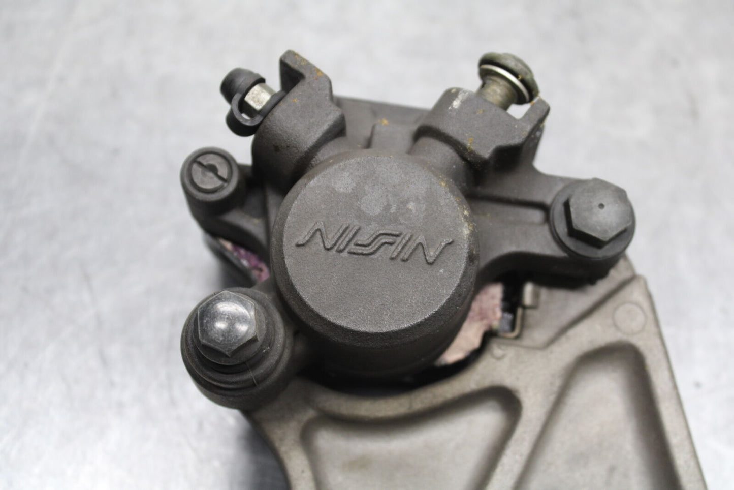 08-09 YAMAHA YZF R6S REAR BACK BRAKE CALIPER W MOUNT BRACKET BB115