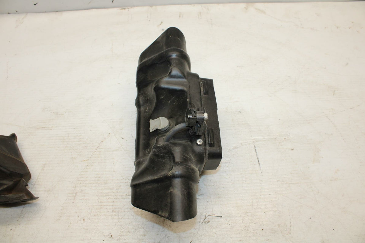 09-14 YAMAHA YZF R1 RAM AIR INTAKE TUBE DUCT BB286