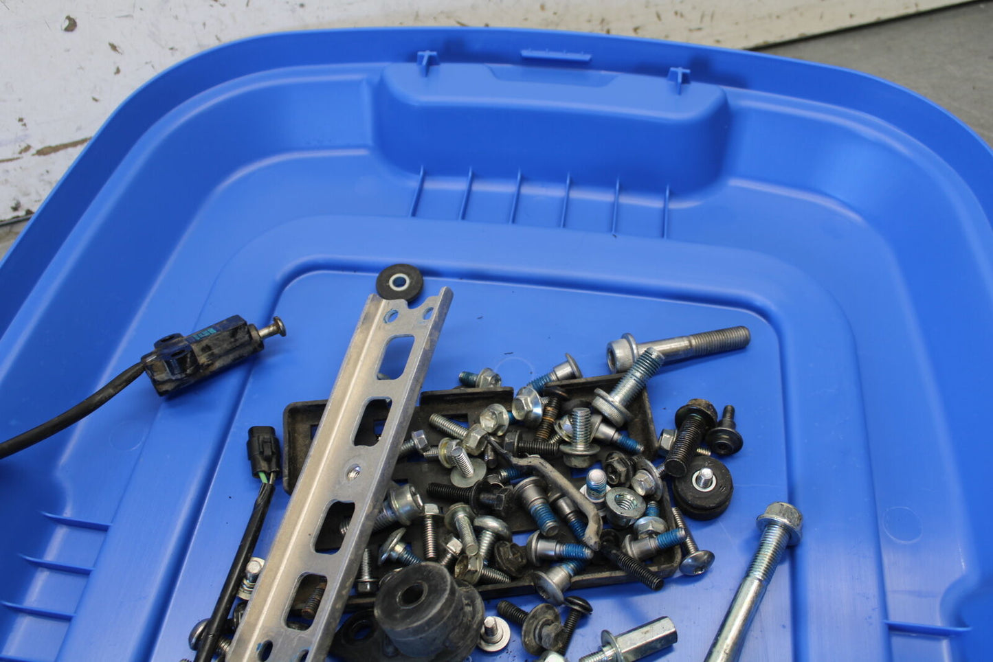 11-24 SUZUKI GSXR750 MOUNTING BOLTS HARDWARE MOTOR SCREWS  BB687