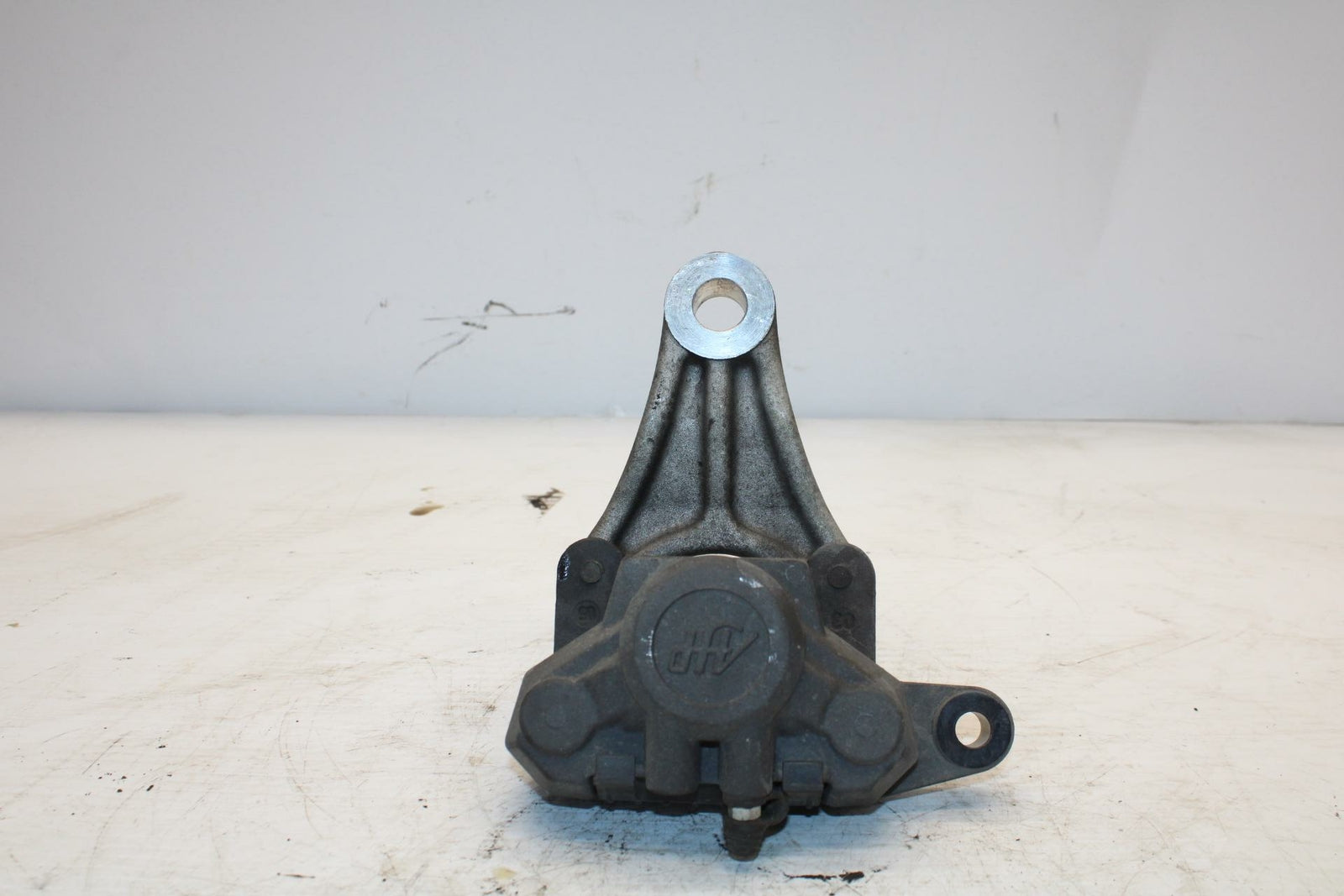 04-09 SUZUKI GS500F REAR BACK BRAKE CALIPER W MOUNT BRACKET BB261