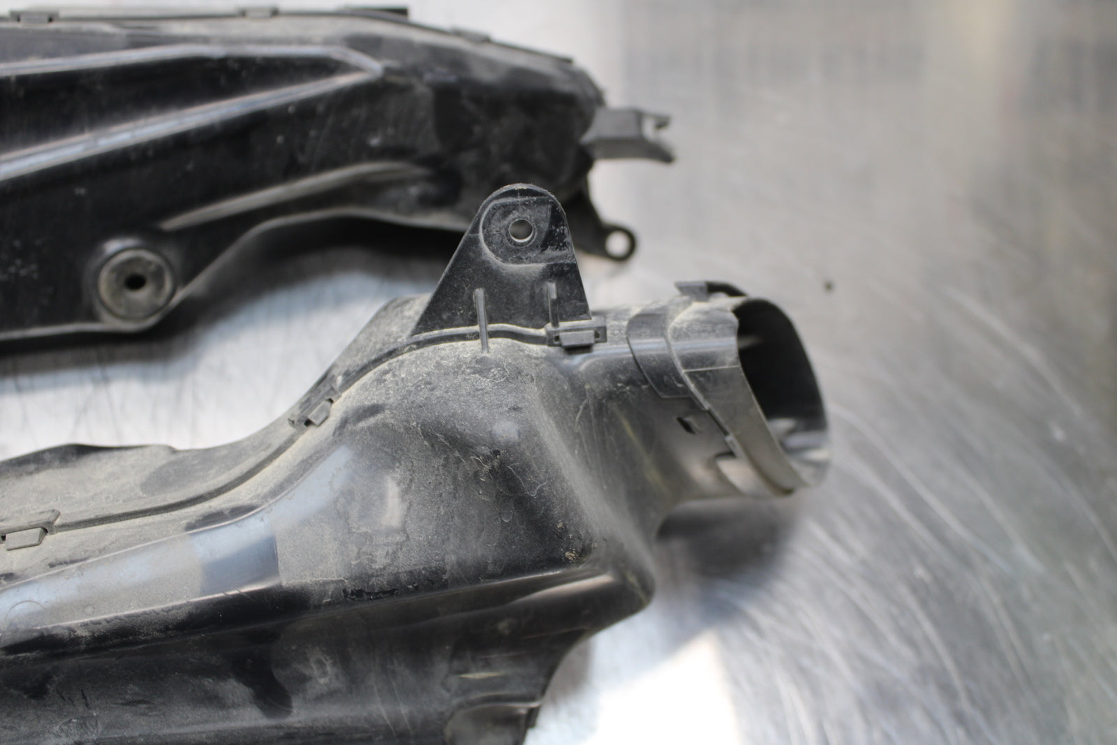 11 SUZUKI GSXR1000 RIGHT LEFT AIR INTAKE DUCTS BB142