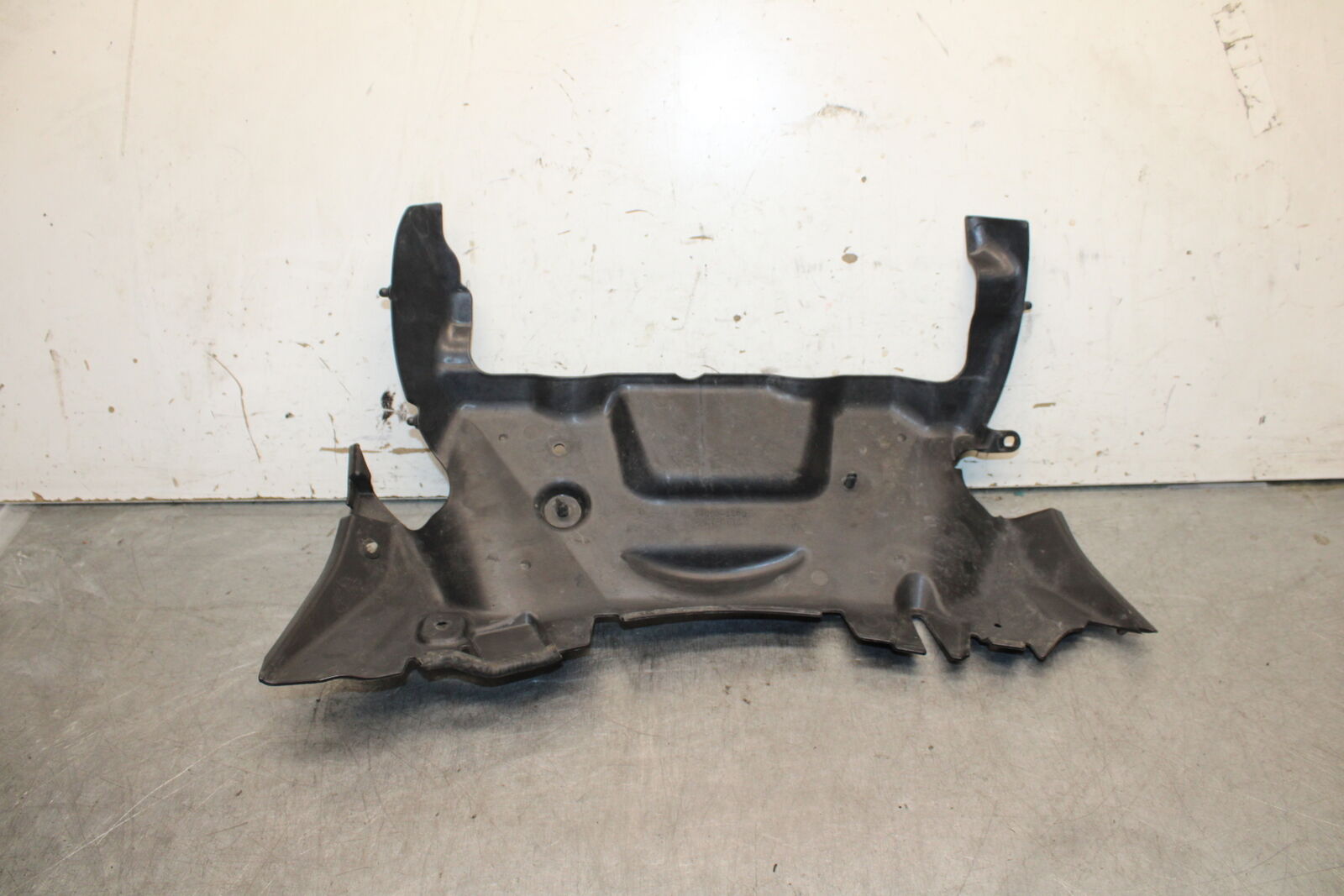 13-18 KAWASAKI NINJA ZX6R LOWER FRONT UPPER INNER HEADLIGHT COWL FAIRING  BB666