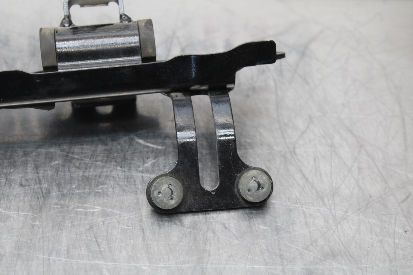 04-05 KAWASAKI NINJA ZX10R GAS TANK FUEL PETROL RESERVOIR BRACKET MOUNT BB163