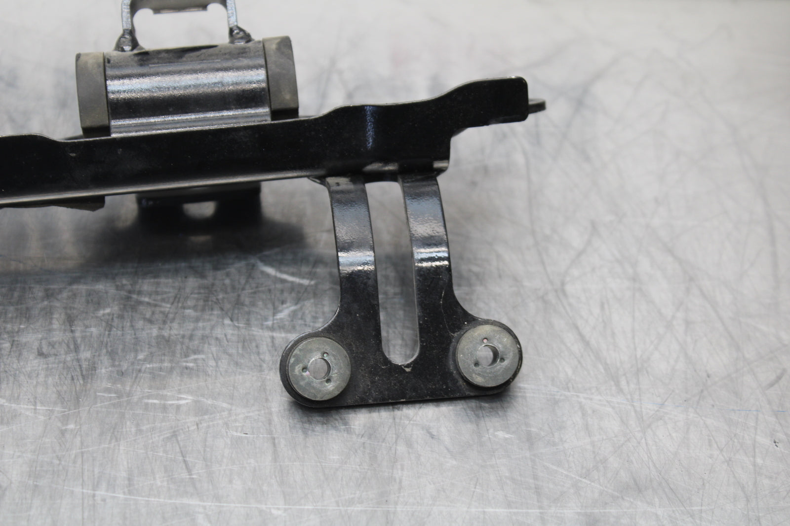 04-05 KAWASAKI NINJA ZX10R GAS TANK FUEL PETROL RESERVOIR BRACKET MOUNT BB163