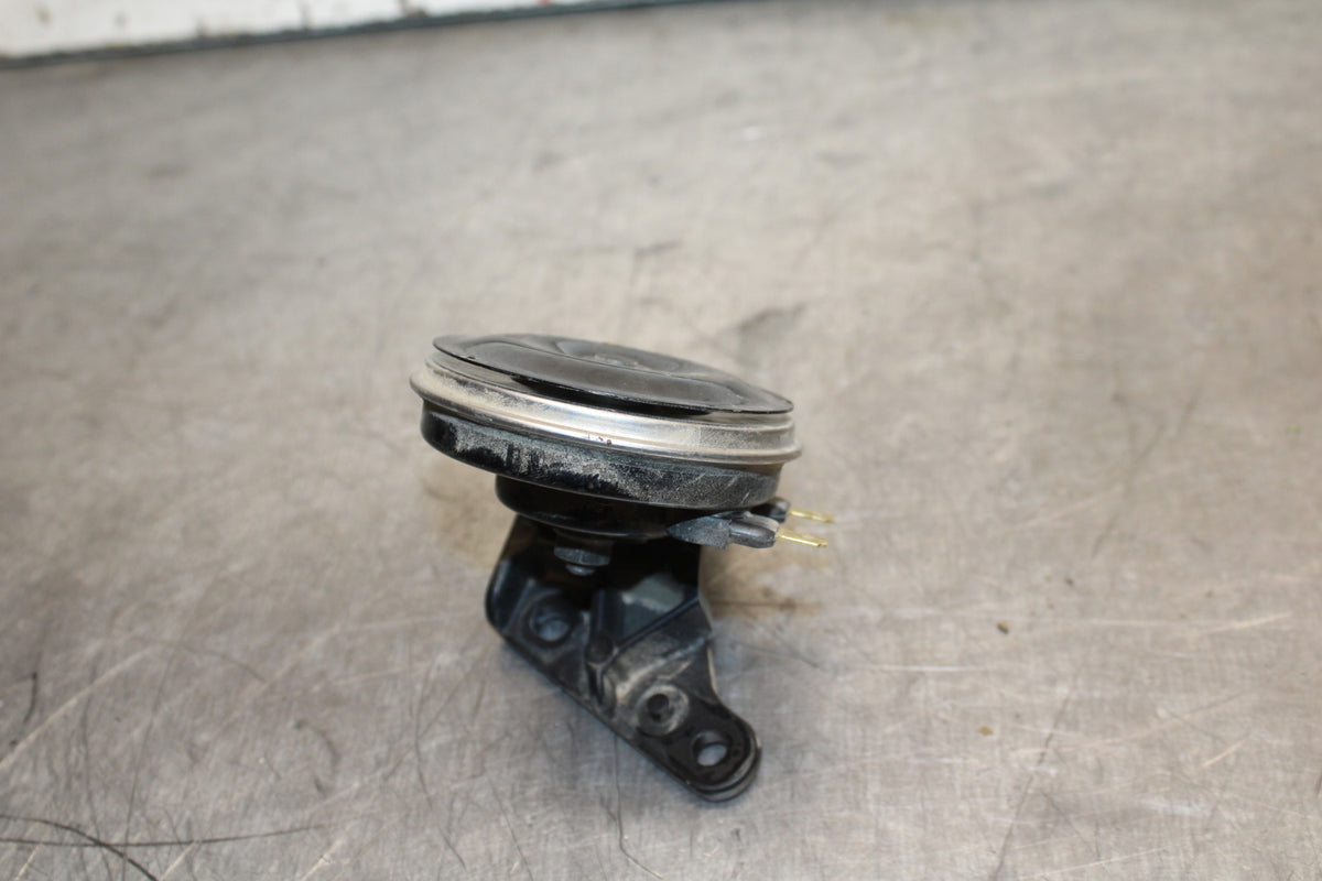 19-24 YAMAHA R3 HORN SIGNAL BB736